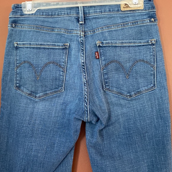 Levi’s mid rise skinny jeans with raw edge cuffs in size 6/26. - Picture 3 of 11